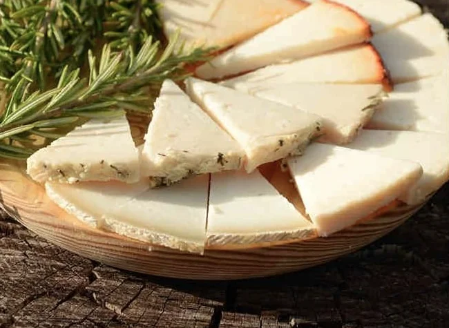 Formaggio di Capra Artigianale Payoya stagionato per oltre 5 mesi - Selezione Speciale Gourmet Ibérico a casa tua con il 100% di latte Payoya di Arriate, Serranía de Ronda - Peso approssimativo 2 kg