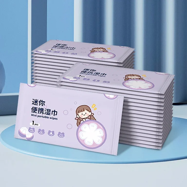 100/200 pezzi di salviette umidificate, colori casuali, mini salviette umidificate confezionate singolarmente, salviette usa e getta per la pulizia delle mani e della bocca del bambino, salviette per il viso portatili da viaggio, essenziali per i viaggi, l'uso in ufficio