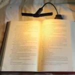 Lampada da lettura per libri con clip a 51 LED per la cura degli occhi 4 modalità colori Luminosità regolabile Luci da scrivania rotanti flessibili Luce notturna per camera da letto