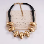 Collana di perline esagerate di moda esotica Accessorio speciale unico per catena di clavicole da donna in gioielli in due colori