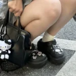Set di ciondoli per scarpe argentate Hello Kitty, simpatici cartoni animati, decorazioni in plastica per zoccoli e sandali, regalo perfetto per ragazzo e ragazza