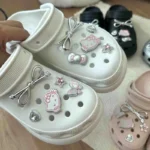 Set di ciondoli per scarpe argentate Hello Kitty, simpatici cartoni animati, decorazioni in plastica per zoccoli e sandali, regalo perfetto per ragazzo e ragazza