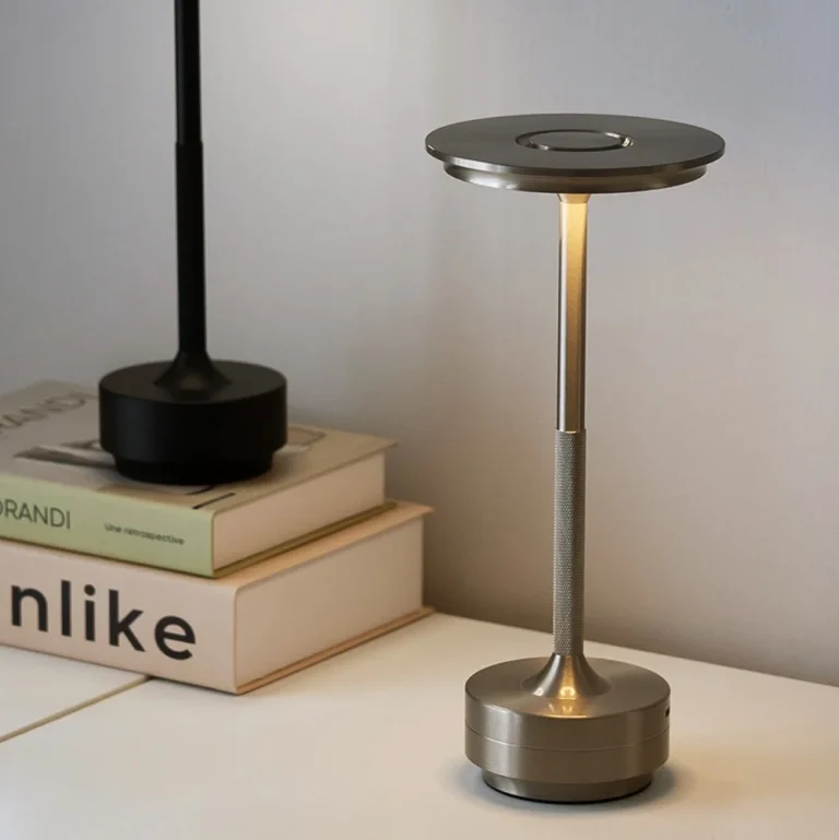 Lampada da tavolo touch in alluminio, lampada da scrivania a LED dimmerabile a 3 temperature di colore, lampada da comodino in metallo ricaricabile senza fili per l'home office