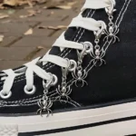 Ciondoli per scarpe ragno gotico vintage da 5 pezzi - Mini scarpe ragno e web realistiche adatte per stivali, scarpe da ginnastica, - Facile clip/gancio