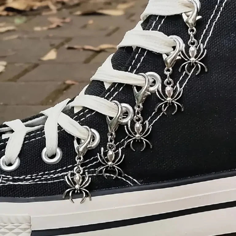 Ciondoli per scarpe ragno gotico vintage da 5 pezzi - Mini scarpe ragno e web realistiche adatte per stivali, scarpe da ginnastica, - Facile clip/gancio