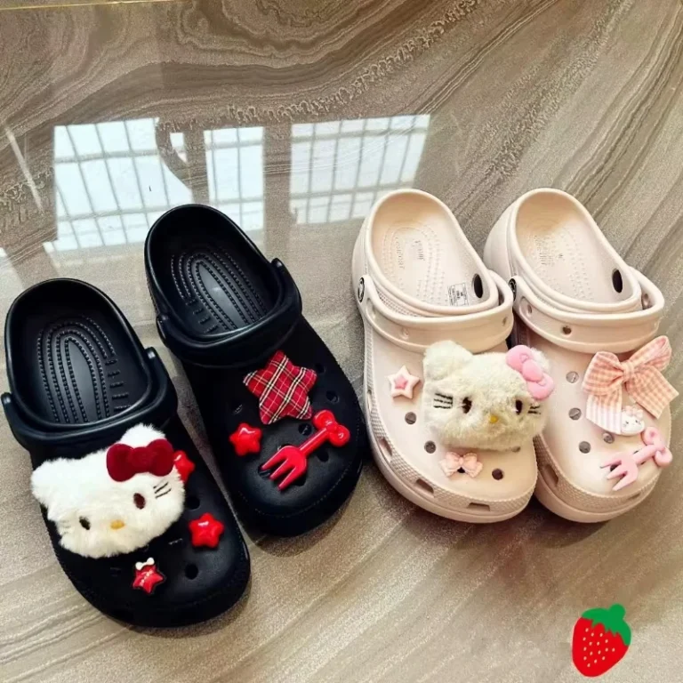 Peluche serie Hello Kitty scarpe set di ciondoli per zoccoli simpatico cartone animato stile dolce decorazione fai da te regali per feste di Natale bomboniere
