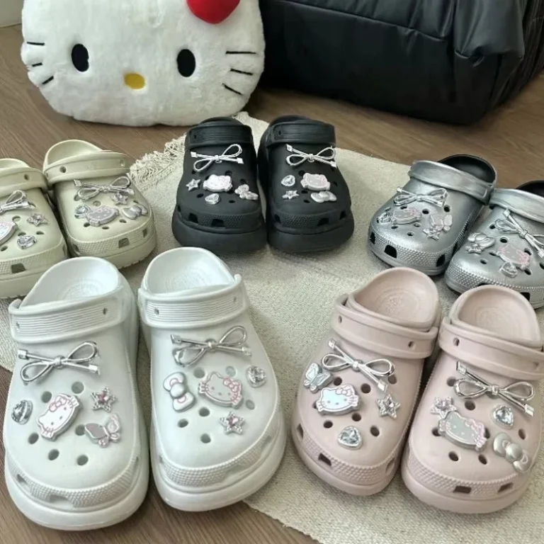 Set di ciondoli per scarpe argentate Hello Kitty, simpatici cartoni animati, decorazioni in plastica per zoccoli e sandali, regalo perfetto per ragazzo e ragazza