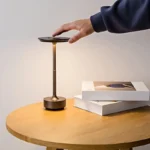 Lampada da tavolo touch in alluminio, lampada da scrivania a LED dimmerabile a 3 temperature di colore, lampada da comodino in metallo ricaricabile senza fili per l'home office
