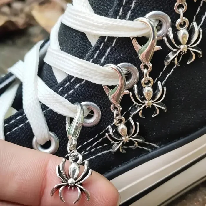 Ciondoli per scarpe ragno gotico vintage da 5 pezzi - Mini scarpe ragno e web realistiche adatte per stivali, scarpe da ginnastica, - Facile clip/gancio