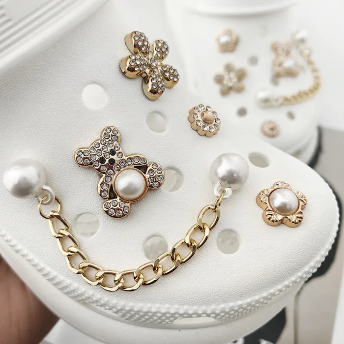 10 pz Orso di Lusso Catena di Perle Scarpe Staccabili Decorazione Pendenti E Ciondoli Spilli Adatto Per Sandali Zoccoli Bogg Borsa Idea Regalo Per Le Ragazze