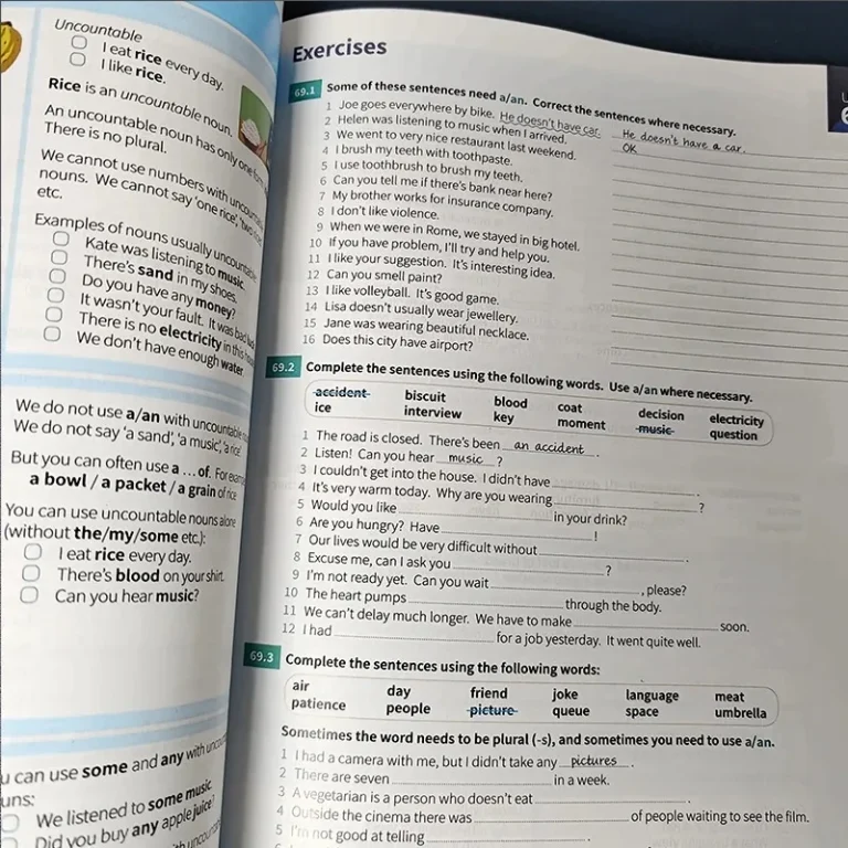 3 libri di grammatica inglese elementare, grammatica inglese essenziale avanzata, esercizi di preparazione per test di inglese in uso, il libro è opzionale