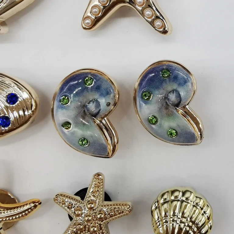 16PCS FAI DA TE Stelle Marine Pendenti e Ciondoli Bling Conchiglia Scarpe Fibbia Decorazioni Guscio Rimovibile Accessori per Scarpe Multifunzionale Clip per Scarpe