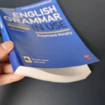 3 libri di grammatica inglese elementare, grammatica inglese essenziale avanzata, esercizi di preparazione per test di inglese in uso, il libro è opzionale