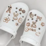 14 pezzi scintillanti dorati con perle finte per scarpe, set di spille, decorazione per scarpe staccabile fai da te, adatta per zoccoli CROCS, idea regalo per feste